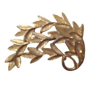 Vintage Gold Tone Leaf Brooch Pin Elegant Nature Inspired Accessory Women